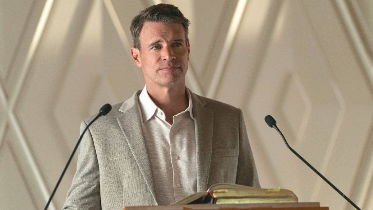 Actor Scott Foley as Malcolm Jeffries in It's Not Like That. (Photo Credit: Steve Dietl/Courtesy of Amazon MGM Studios.)