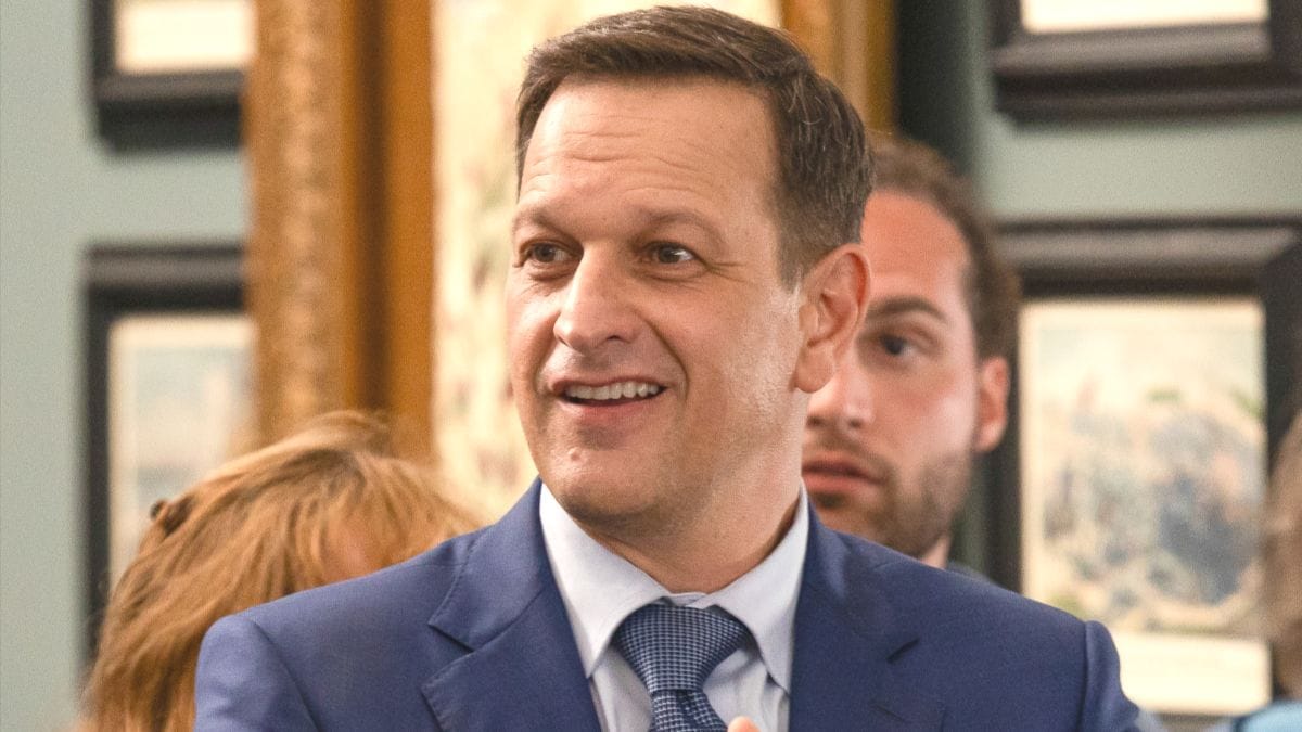 Actor Josh Charles as Dr. Martin Best in Best Medicine season 1 episode 6. (Photo Credit: Courtesy of FOX.)