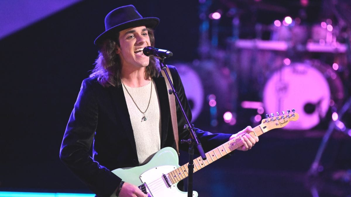 Bay Simpson performs during The Voice season 29, episode 1. (Photo Credit: Griffin Nagel/Courtesy of NBC.)