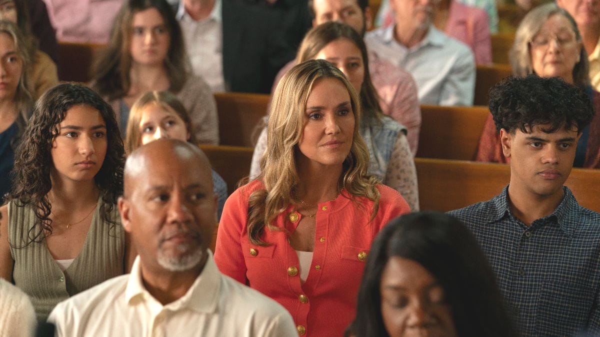 Erinn Hayes as Lori Soto in the Wonder Project series It's Not Like That. (Photo Credit: Steve Dietl/Courtesy of Amazon MGM Studios.)