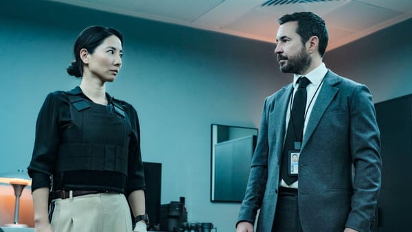 Actor Jing Lusi as Hana Li and actor Martin Compston as Clay Brody in Red Eye season 2. (Photo Credit: Courtesy of Hulu.)